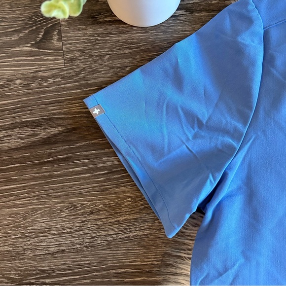 FIGS Blue Top - Picture 5 of 5